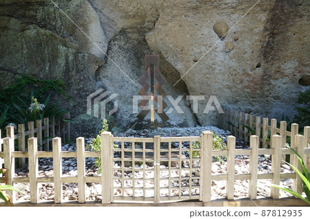 Visit the Shintai of Hananoiwa Shrine Visit the Shintai of Hananoiwa Shrine 87812935