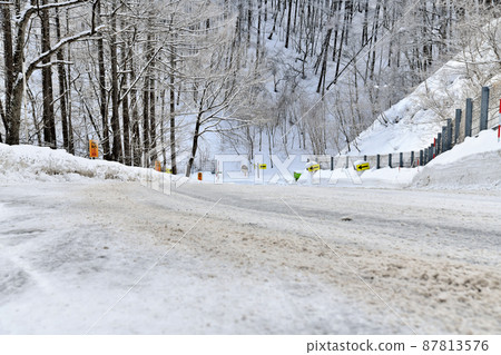 Winter Osasa Highway / Sugadaira Highlands-Senjin Onsen (Suzaka City, Nagano Prefecture) [2022.3] 87813576