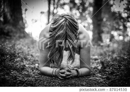 Woman working out outdoors, performing planking exercice in the woods Woman working out outdoors, performing planking exercice in the woods 87814530