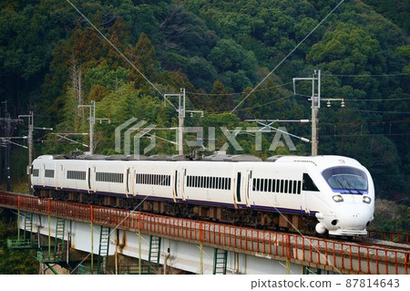 885 series white Kamome crossing the concrete bridge of Hizen-Koga 87814643