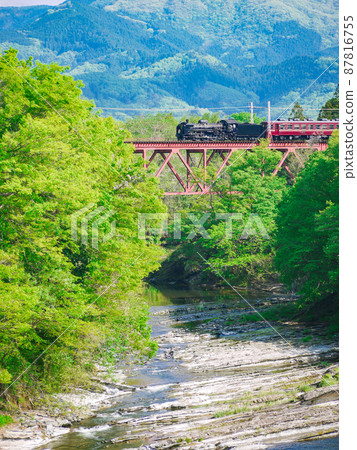 SL Paleo Express crossing the iron bridge of the Yokose River in Chichibu City, Saitama Prefecture SL Paleo Express crossing the iron bridge of the Yokose River in Chichibu City, Saitama Prefecture 87816755