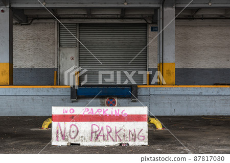 Laeken, Brussels Capital Region - Belgium -  Loading dock for trucks on an Industrial site with a no parking tag 87817080