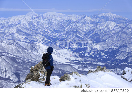 雪山登山前景 87817800