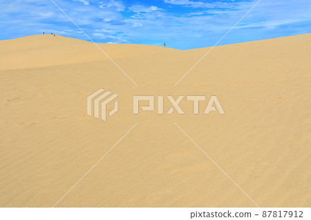 [Tottori] Tottori Sand Dunes under sunny weather 87817912