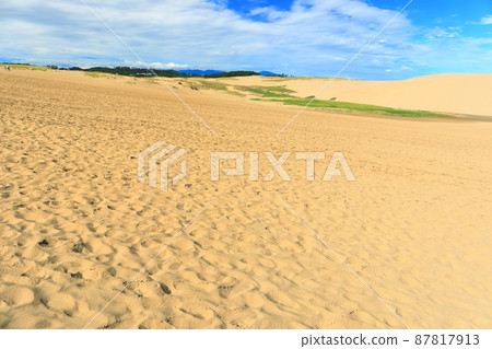 [Tottori] Tottori Sand Dunes under sunny weather 87817913