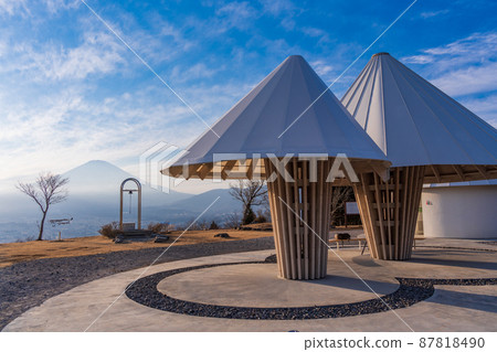 （靜岡縣）小山町：從新裝的赤海之丘公園眺望富士山的夜景 87818490