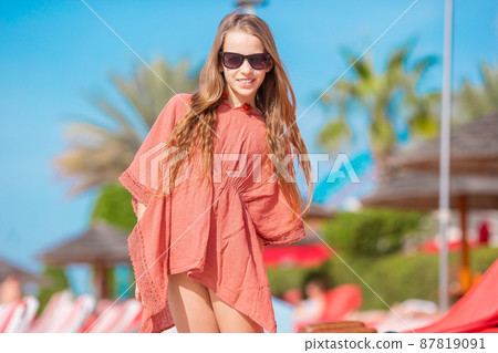 Adorable little girl have fun at tropical beach during vacation 87819091