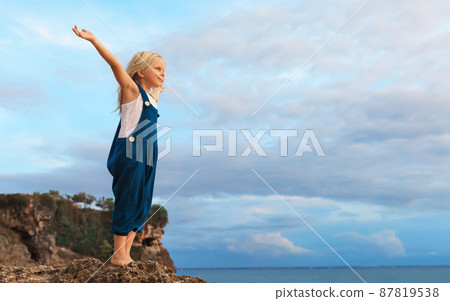 Happy child have fun on summer beach holiday 87819538