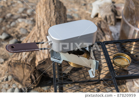 [Auto camp at Nakatsugawa riverbed alcohol burner and Mestin] 87820959