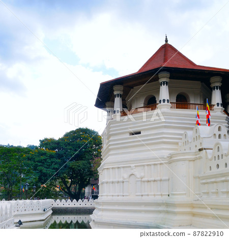 Temple of the Tooth Relic in Kandy, Sri Lanka . 87822910