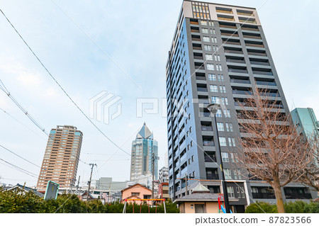 新潟市古町地區的街景(高層公寓和NEXT21大樓) 新潟市古町地區的街景(高層公寓和NEXT21大樓) 87823566