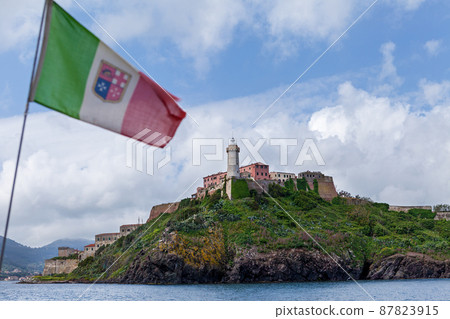 city of Portoferraio on the island of Elba 87823915