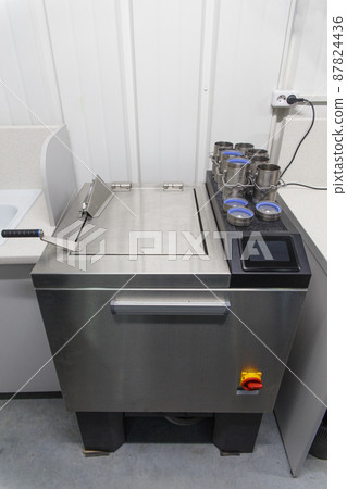 The device for determining the resistance of fabrics to washing tests samples The device for determining the resistance of fabrics to washing tests samples 87824436