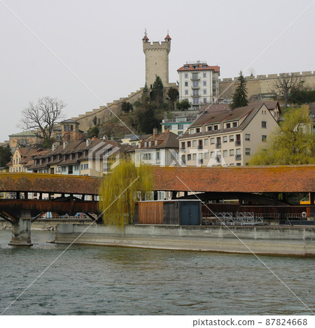 Scene st the shore of the Reuss, river leading trough Lucerne, Switzerland. 87824668