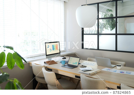 Office unmanned 87824865