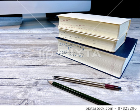 教育形象書寫用具和日英詞典 87825296