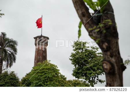 [Vietnam] Hanoi, the red Vietnamese flag standing on the stone pagoda of the Vietnam Military History Museum 87826220