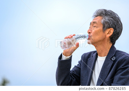 Senior Men Hydration Water Casual 87826285