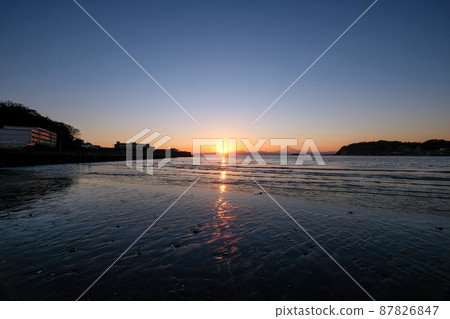 Sunset on Zushi Beach in Zushi City, Kanagawa Prefecture Sunset on Zushi Beach in Zushi City, Kanagawa Prefecture 87826847