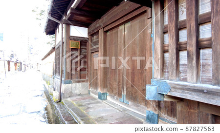 Snow scene around the ruins of Nagamachi Samurai Residence in Kanazawa 87827563