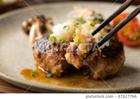 Japanese-style grated hamburger steak with a refreshing taste 87827766