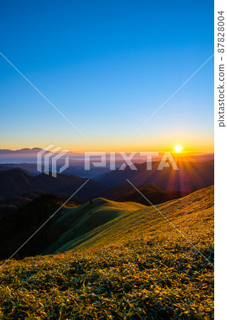 Shinshu Venus Line, the dawn of Mt. Miune 87828004