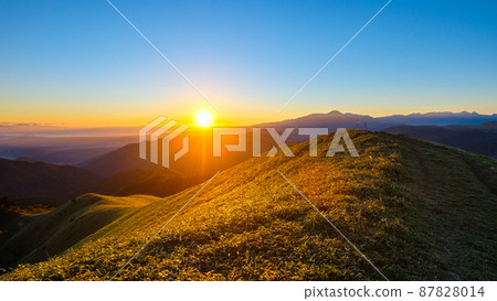 Shinshu Venus Line, the dawn of Mt. Miune Shinshu Venus Line, the dawn of Mt. Miune 87828014