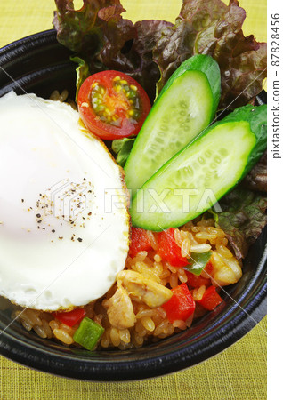 Nasi goreng 87828456