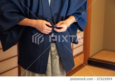 Men's hands tying yukata strings Japan Men's hands tying yukata strings Japan 87828904