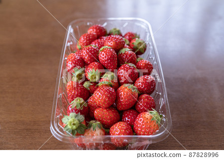 包裝中的小草莓 包裝中的小草莓 87828996