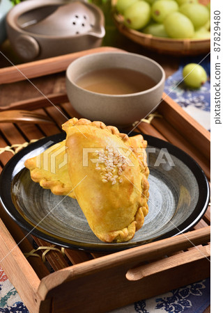 Curry puff (or Karipap) 87829480