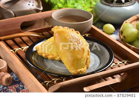 Curry puff (or Karipap) 87829481