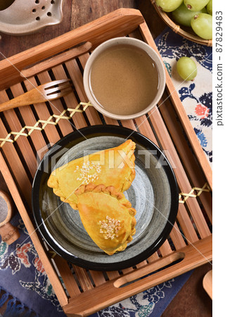 Curry puff (or Karipap) 87829483