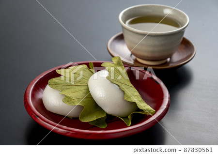 Kashiwa cake and tea Kashiwa cake and tea 87830561