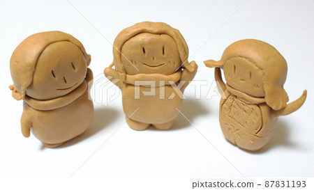 小孩子做的粘土妹妹娃娃 小孩子做的粘土妹妹娃娃 87831193