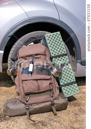 背著背包露營 87831338