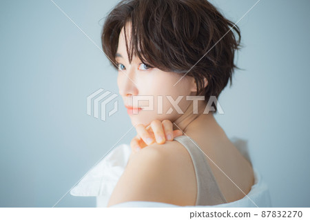 短頭髮的女人 短頭髮的女人 87832270
