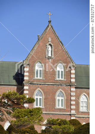 初春拍攝北海道北斗市特拉普斯男子修道院的風景 初春拍攝北海道北斗市特拉普斯男子修道院的風景 87832757
