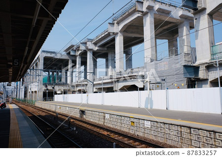Elevated construction of the station building 87833257