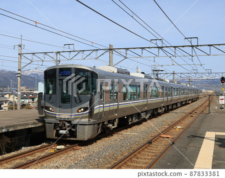 225 series Special Rapid Service from Tsuruga arriving at Omi Imazu Station 87833381