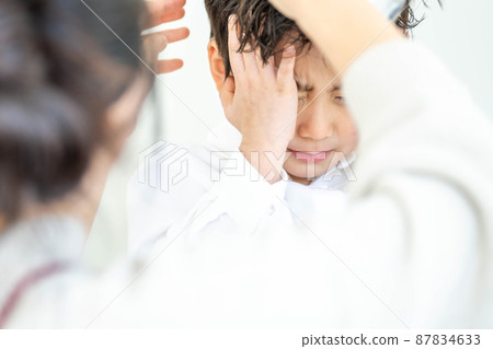 兒童生活方式虐待悲傷 87834633