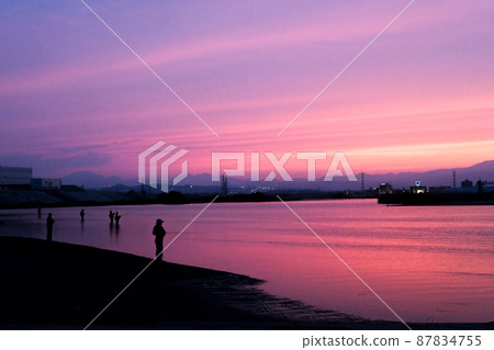 Angler at sunset ③ Angler at sunset ③ 87834755