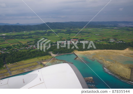Amami Oshima, the view of the island after takeoff, the beautiful sea from the aircraft window 87835544