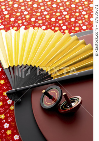 縐紗和昏迷的背景材料 87835671