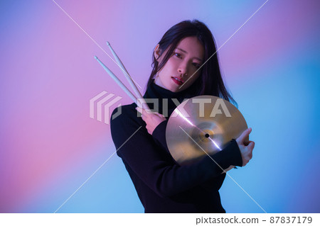 Female cymbal 87837179