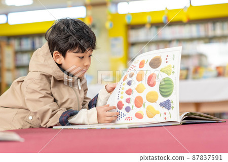 children school reading education lifestyle 87837591