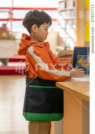 children school reading education lifestyle 87837711