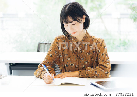 University students in class 87838231