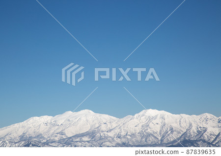 [Ono City, Fukui Prefecture, February] View from the summit of Mt. Arashiyama, Hakusan mountain range (Left: Mt. Hakusan (Gozenmine) / Right: Mt. Betsuyama) 87839635