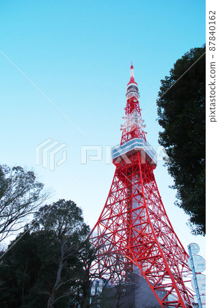 Tokyo Tower in the evening 87840162